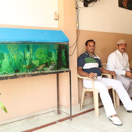 Krishnam Guest House Mathura Exteriör bild