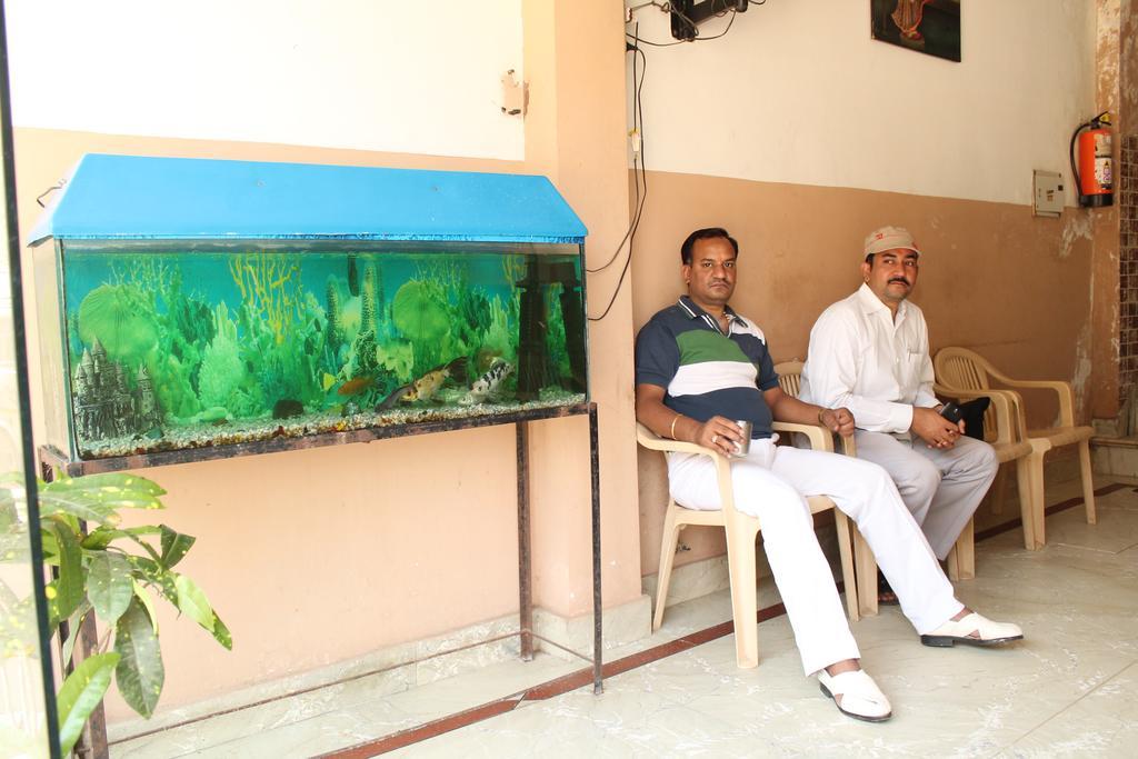 Krishnam Guest House Mathura Exteriör bild