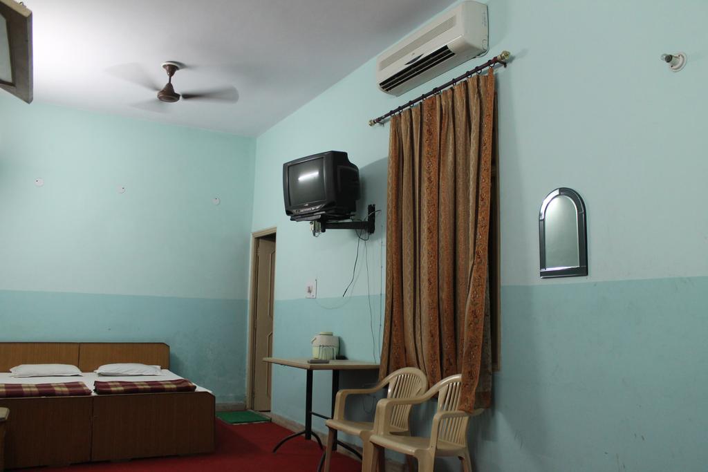 Krishnam Guest House Mathura Exteriör bild